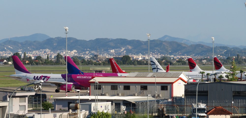 TIA me terminal te ri, shtohen 8 porta: Teknologji e re ne leximin e pashaportave